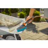 Gardena Cleansystem ročna krtača M, trda, za čiščenje manjših površin