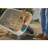 Gardena Cleansystem ročna krtača M, trda, za čiščenje manjših površin