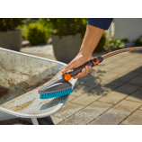 Gardena Cleansystem ročna krtača M, trda, za čiščenje manjših površin