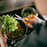 Fiskars Kuhinjske škarje, 18 cm 1075051