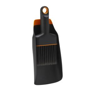 Fiskars Lopatka obojstranná a metlička 2v1 1071302