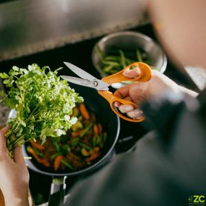 Fiskars Kuhinjske škarje, 18 cm 1075051